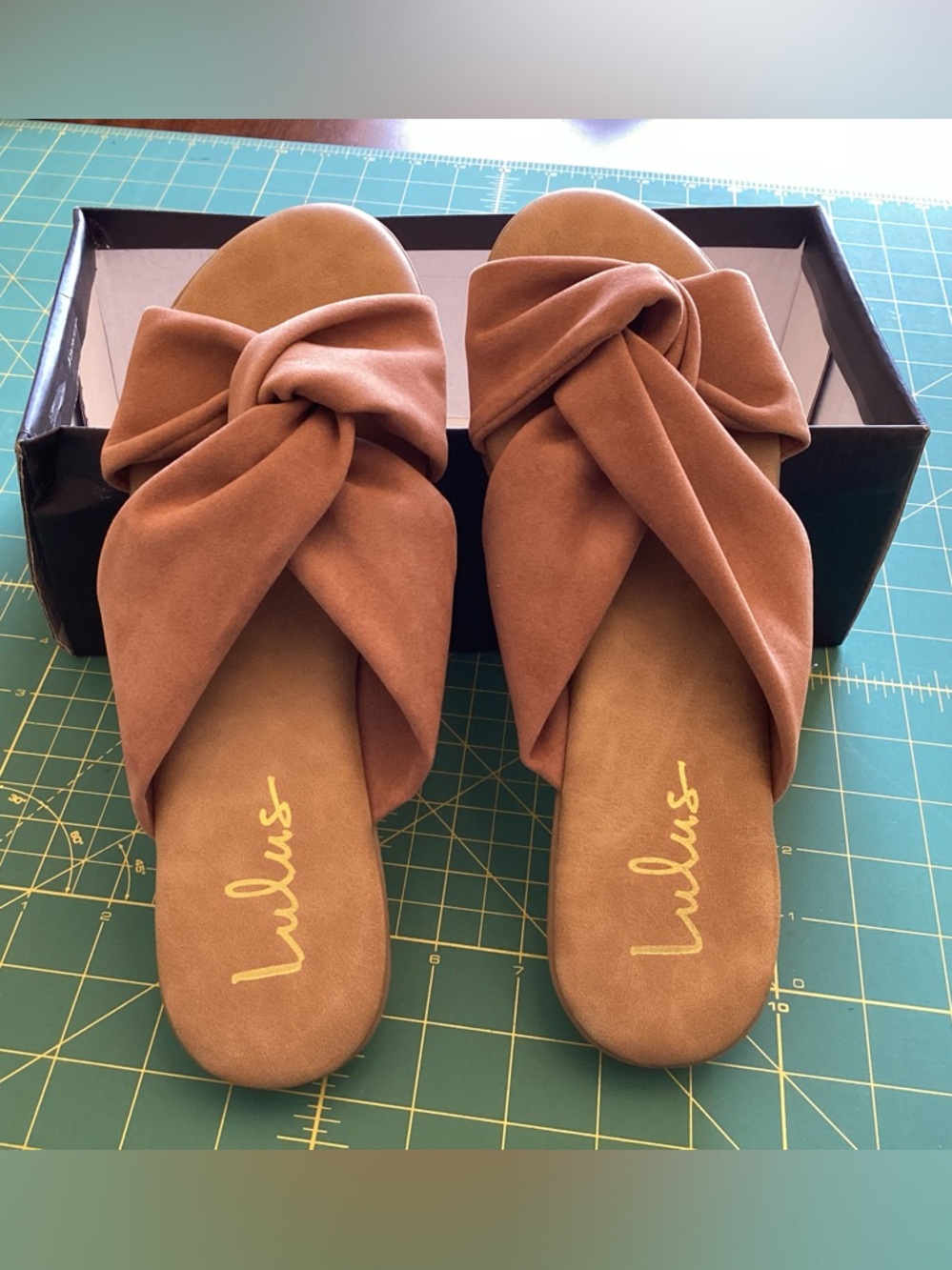 Lulu’s Santana Camel suede Sandal, size 8.5